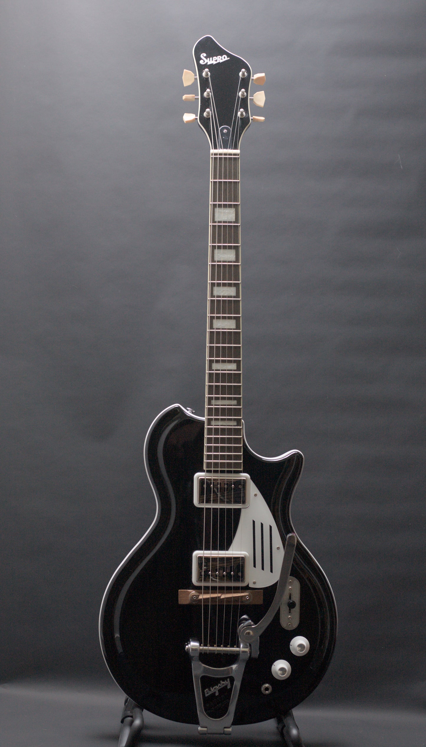 Supro Americana Series Black Holiday 1575JB with Bigsby - Jet Black