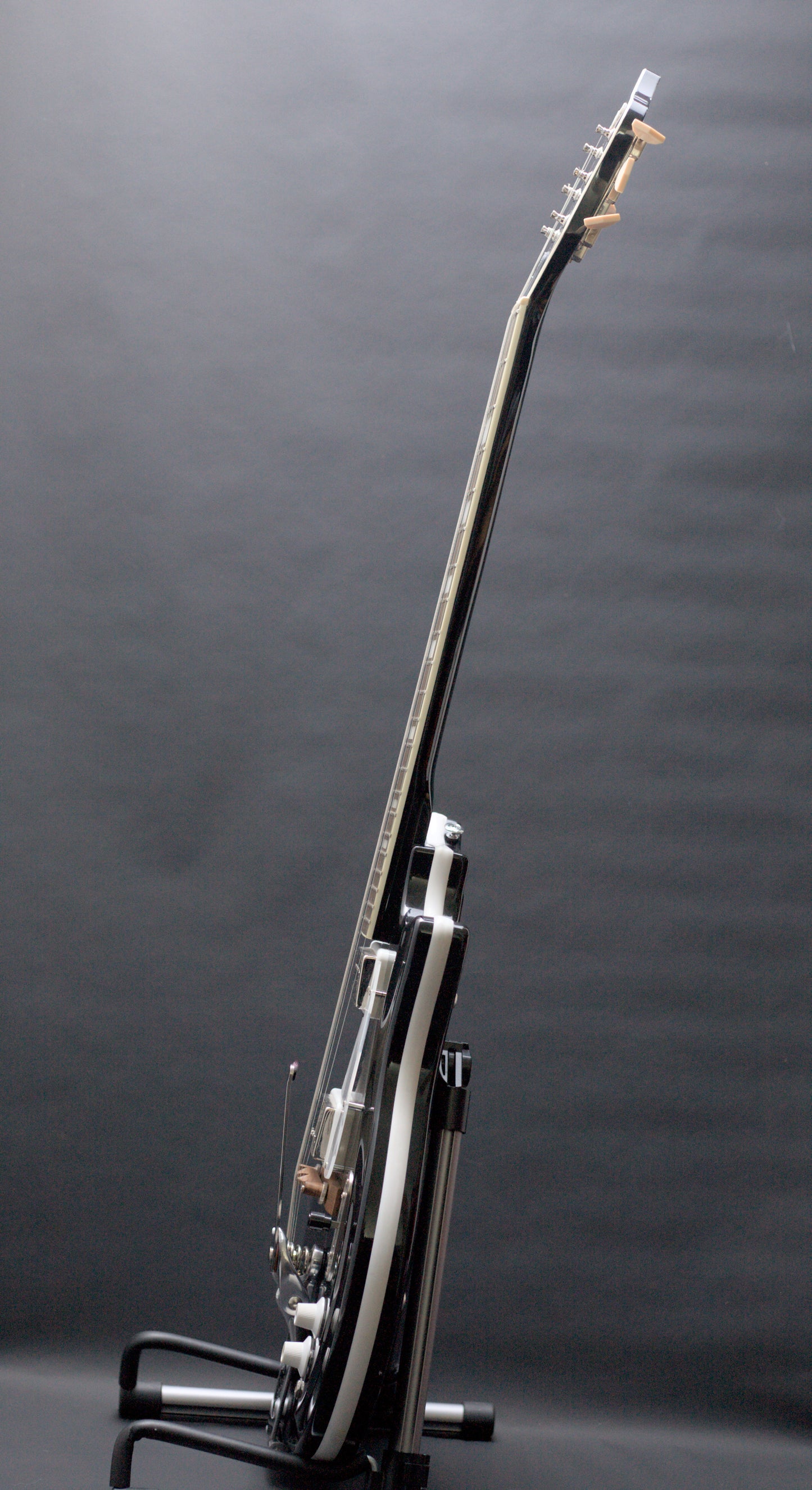 Supro Americana Series Black Holiday 1575JB with Bigsby - Jet Black