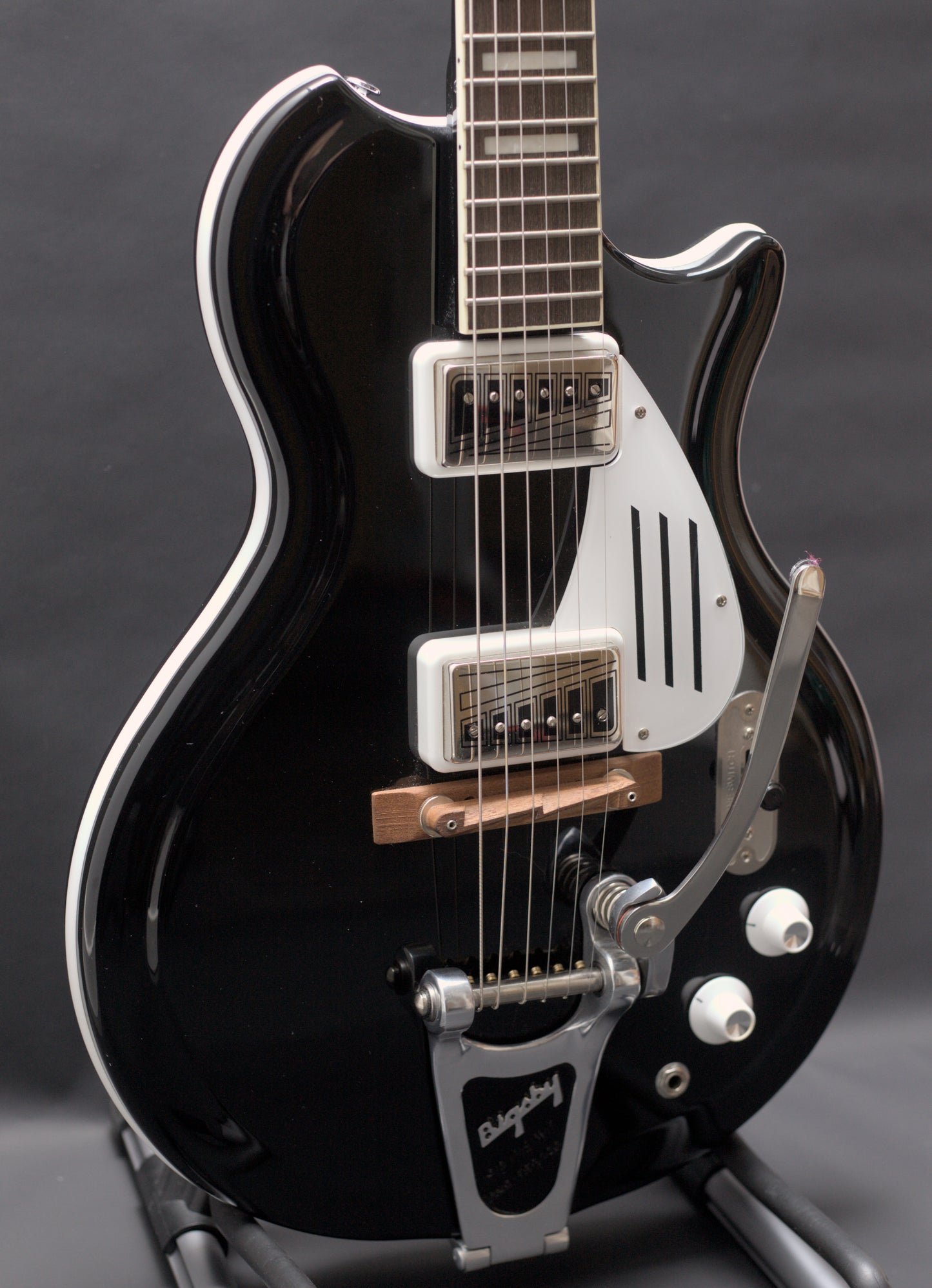 Supro Americana Series Black Holiday 1575JB with Bigsby - Jet Black