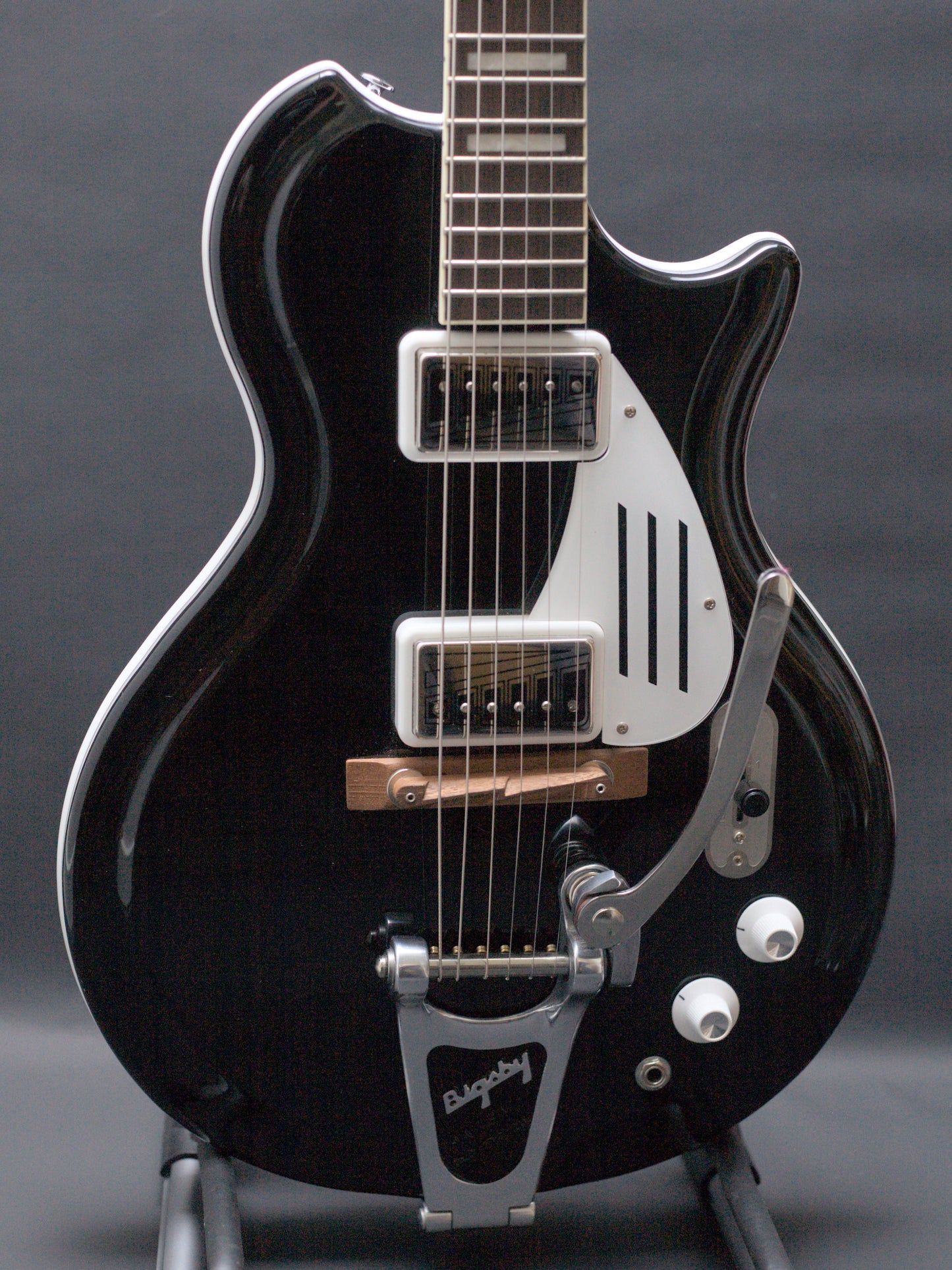 Supro Americana Series Black Holiday 1575JB with Bigsby - Jet Black