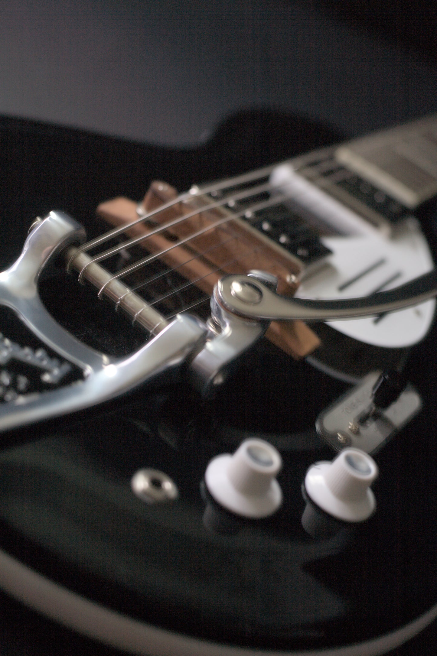 Supro Americana Series Black Holiday 1575JB with Bigsby - Jet Black