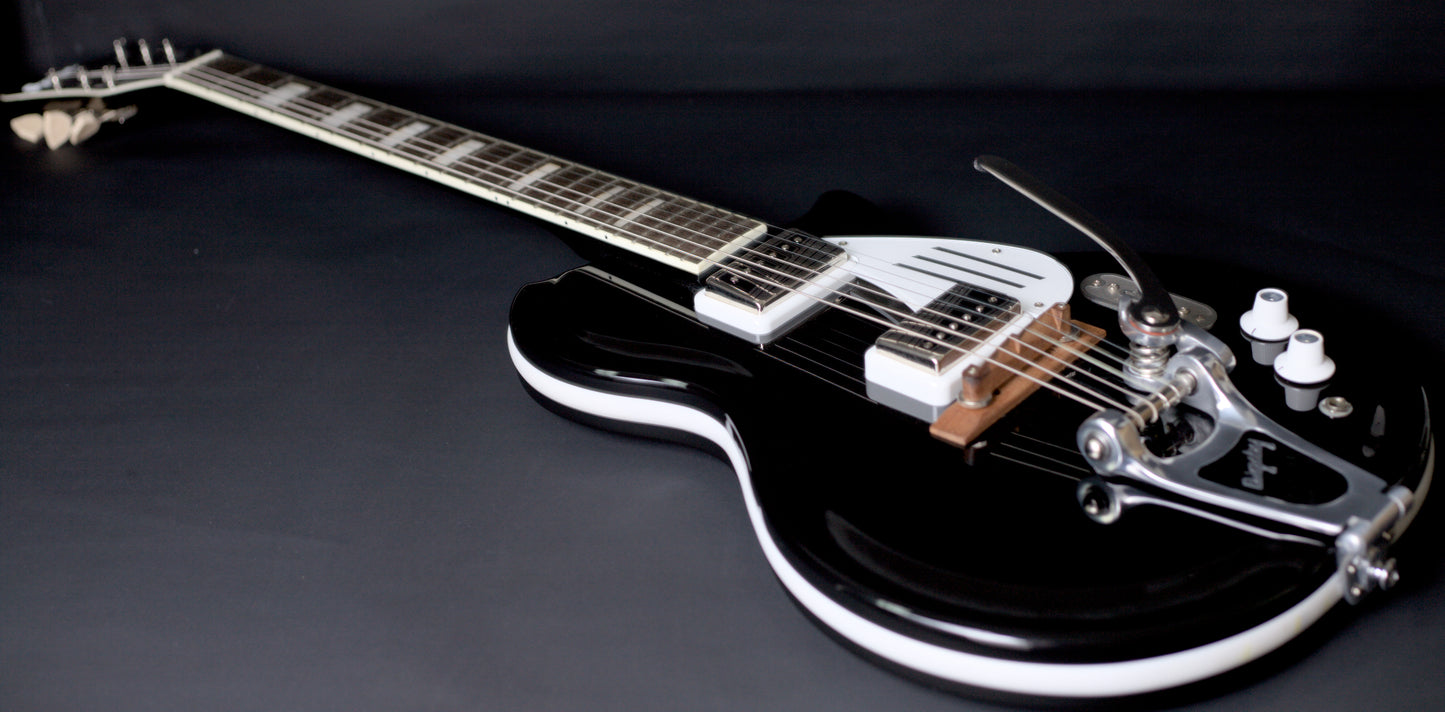 Supro Americana Series Black Holiday 1575JB with Bigsby - Jet Black