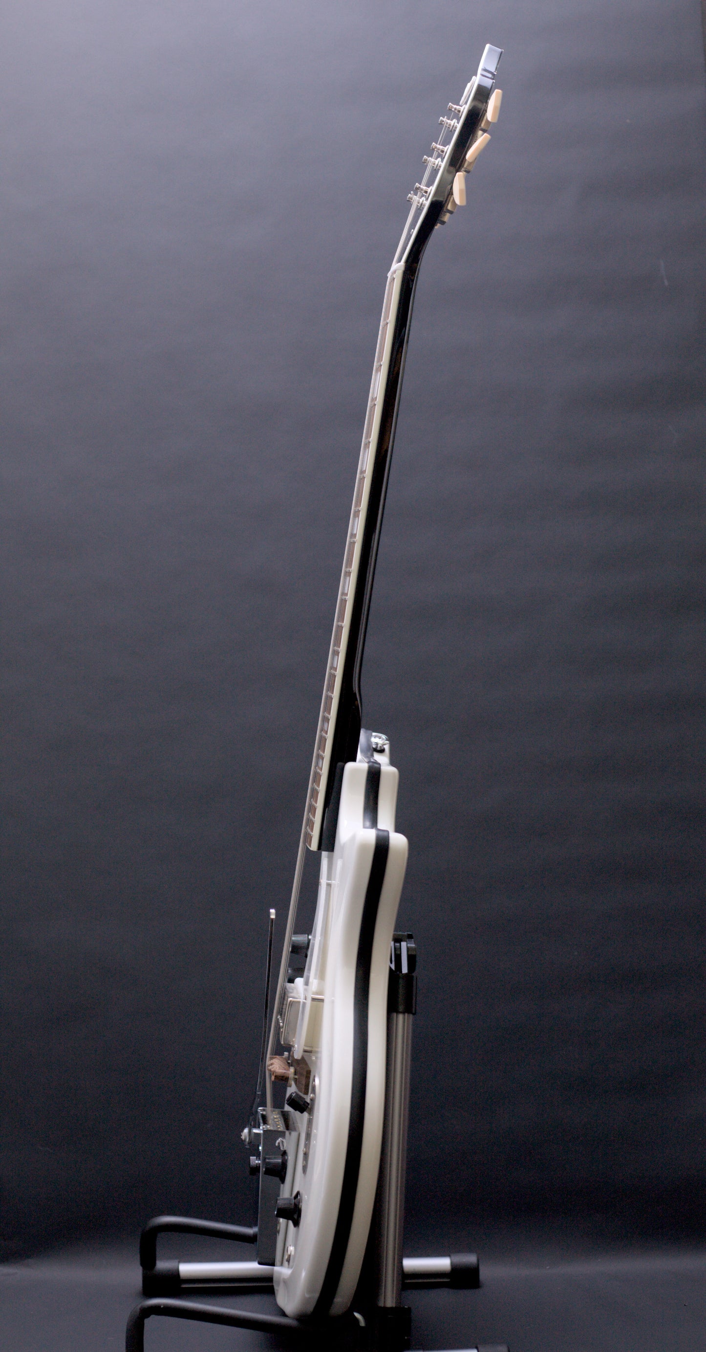 Supro Americana Series White Holiday 1571 Vibrato - Dawn White