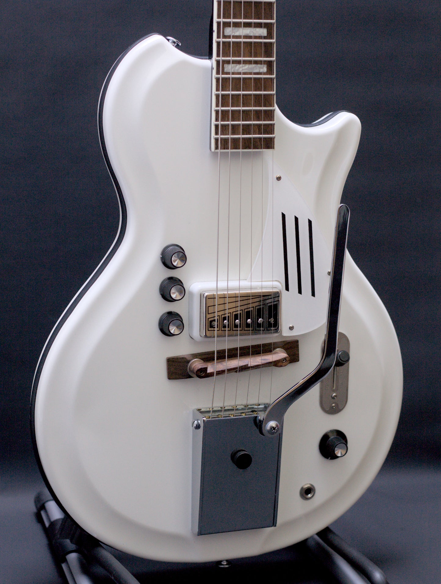 Supro Americana Series White Holiday 1571 Vibrato - Dawn White