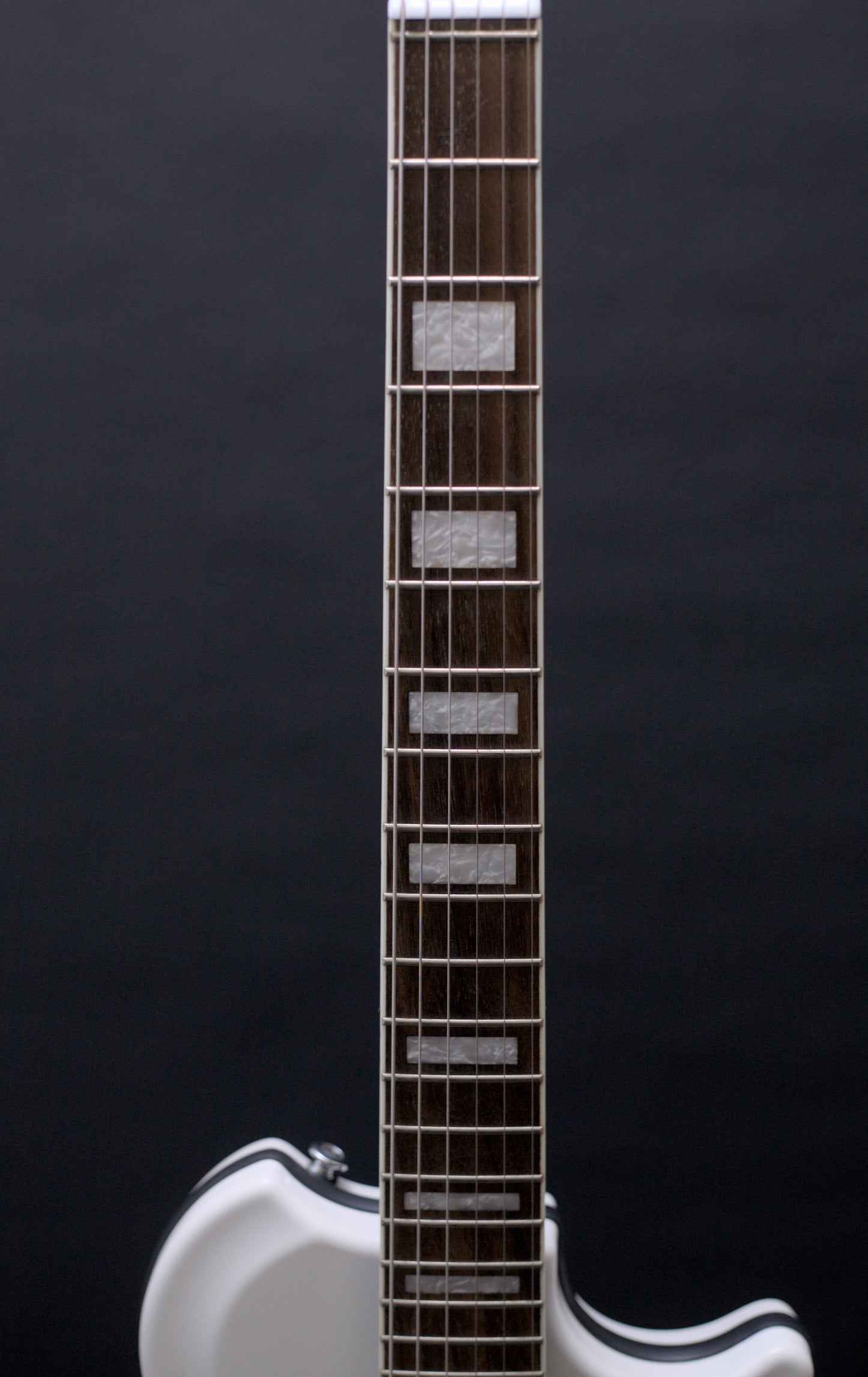 Supro Americana Series White Holiday 1571 Vibrato - Dawn White