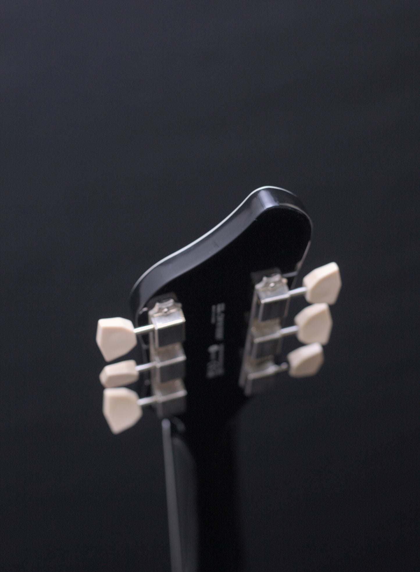 Supro Americana Series White Holiday 1571 Vibrato - Dawn White