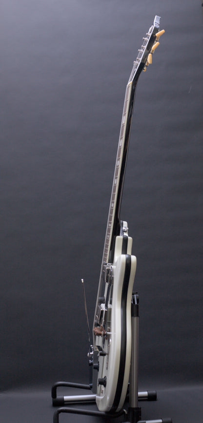 Supro Americana Series Martinique Deluxe 1593 Vibrato - Ermine White