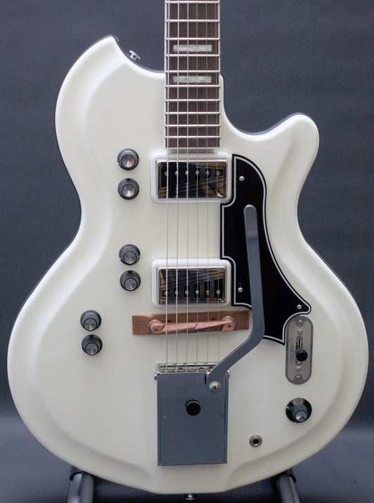Supro Americana Series Martinique Deluxe 1593 Vibrato - Ermine White