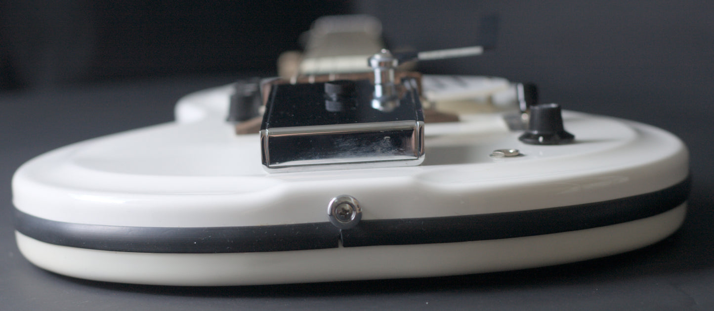Supro Americana Series White Holiday 1571 Vibrato - Dawn White