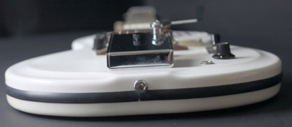 Supro Americana Series White Holiday 1571 Vibrato - Dawn White