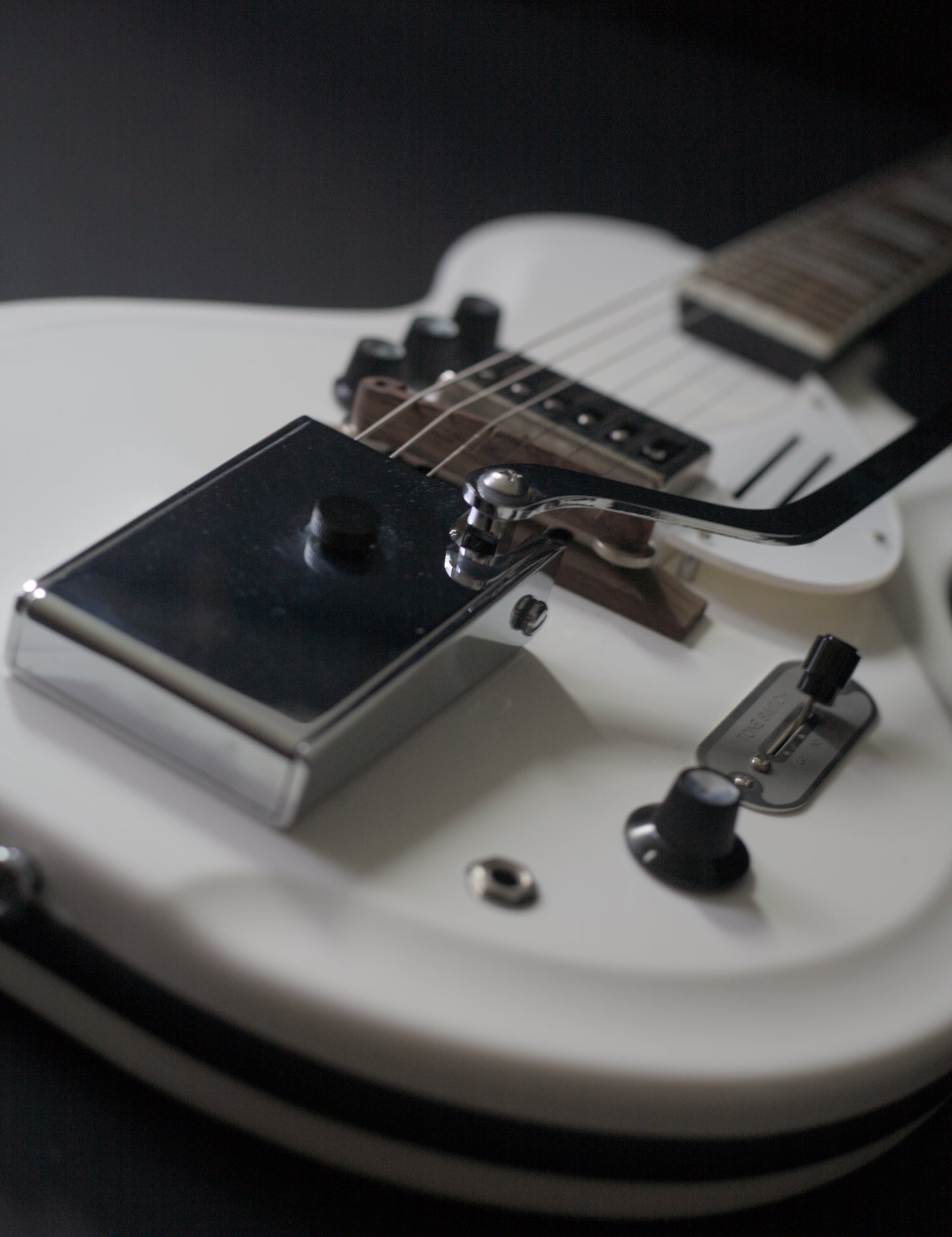 Supro Americana Series White Holiday 1571 Vibrato - Dawn White