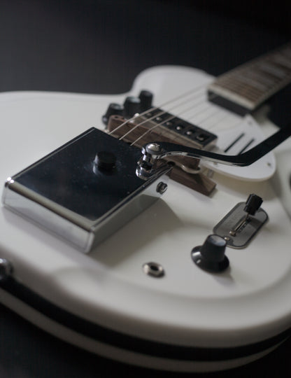 Supro Americana Series White Holiday 1571 Vibrato - Dawn White