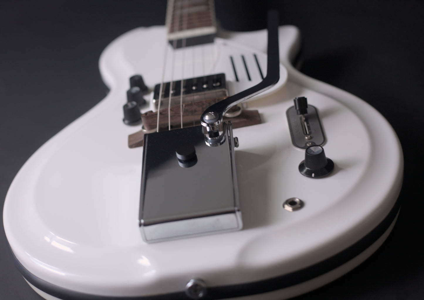 Supro Americana Series White Holiday 1571 Vibrato - Dawn White
