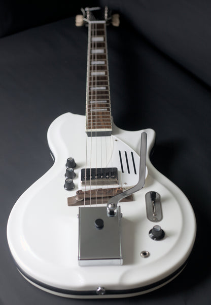Supro Americana Series Martinique Deluxe 1593 Vibrato - Ermine White