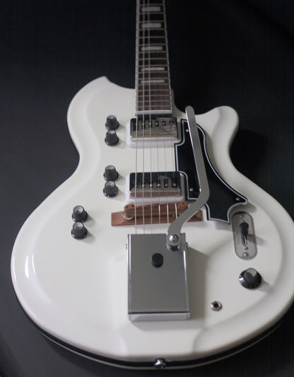 Supro Americana Series Martinique Deluxe 1593 Vibrato - Ermine White
