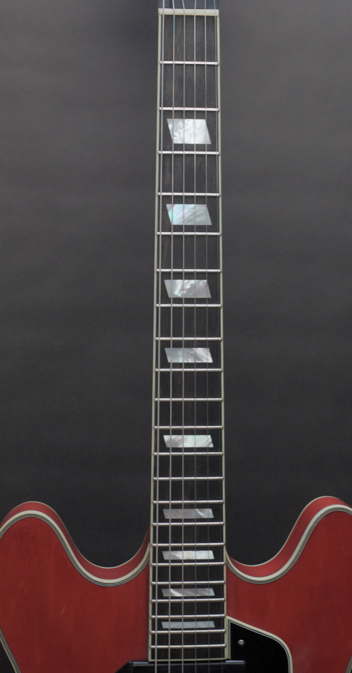 Eastman T64/V-RD Thinline 2022- Antique Red Varnish - MINT